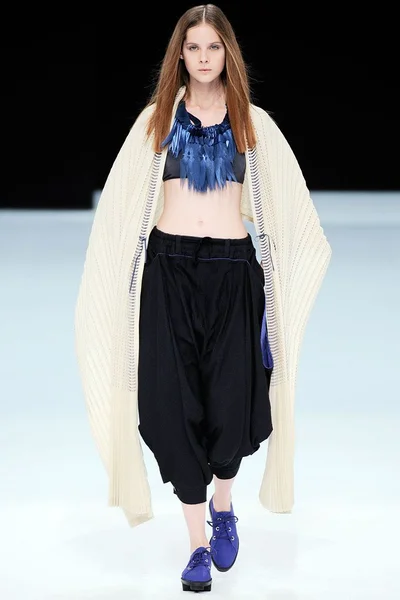Look 19